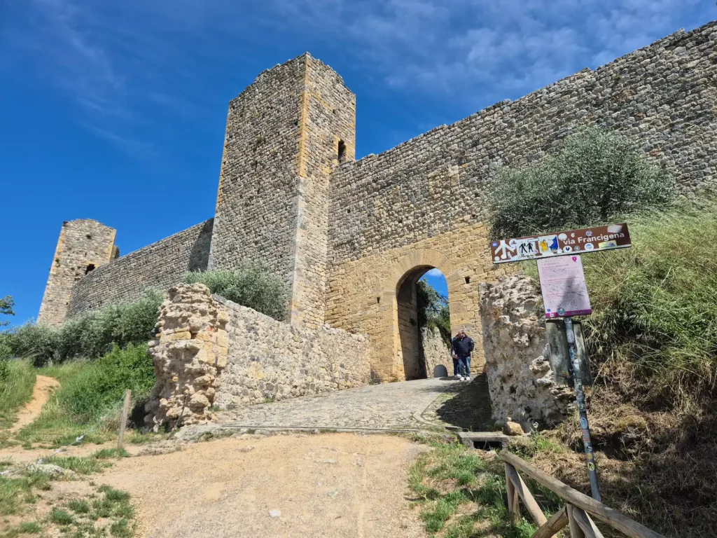 Porta Fiorentina, Monteriggioni's 13th-century western gate