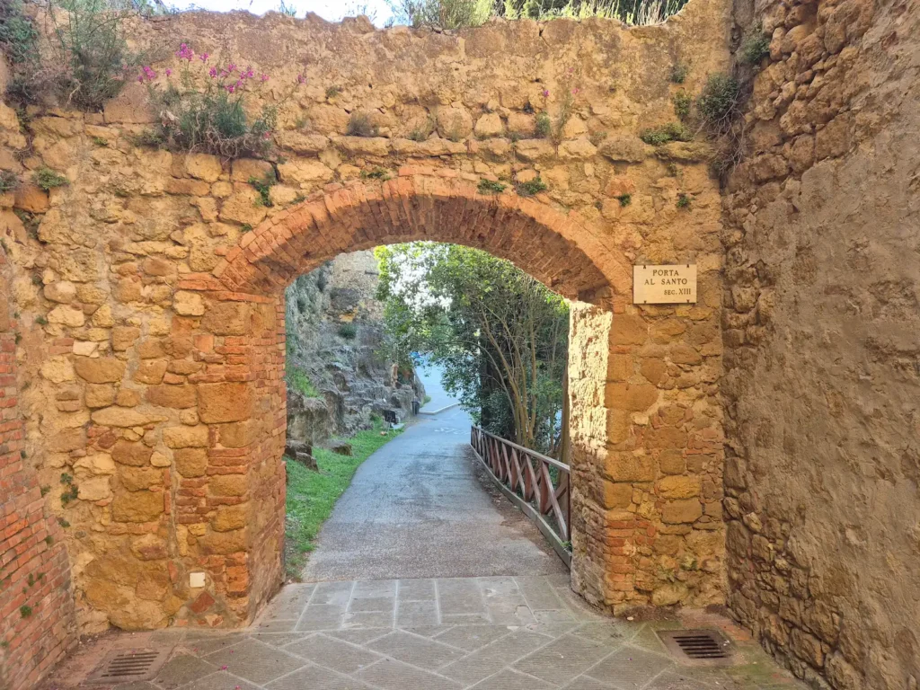 Porta al Santo, Pienza’s 15th-century southern gate